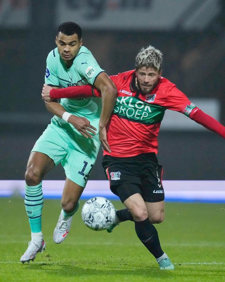 狭小的中场 狭小的中场